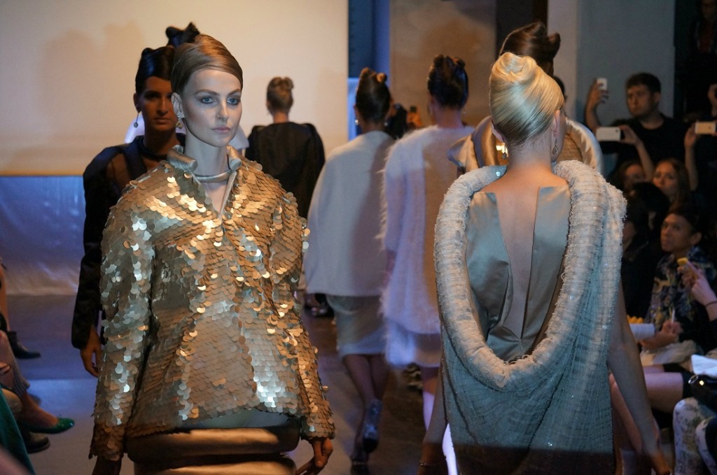 Corrie Nielsen Paris Fashion Week, Vestidos lentejuelas
