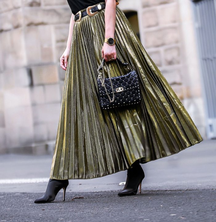 How to wear - Gold pleated skirt